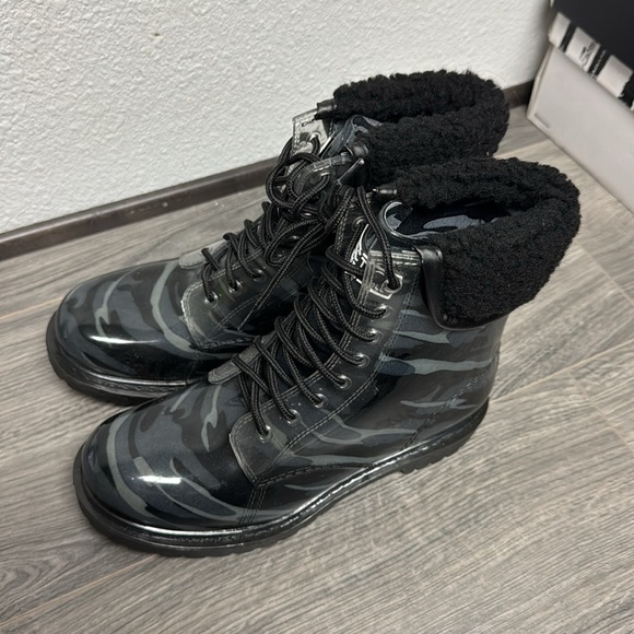 Kenneth Cole Women's Rain Lace Up Cozy Boot - Picture 5 of 5